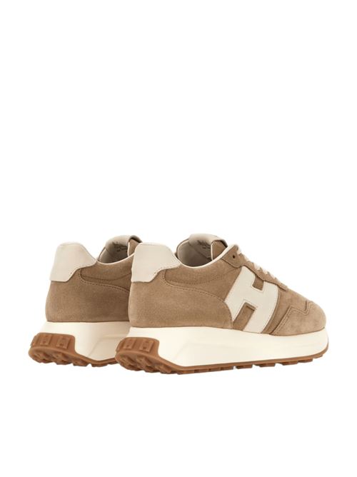 Sneakers da donna in pelle scamosciata con H laterale in nabuk colore avorio sullo sfondo beige HOGAN | HXW6410EH41FM63674
